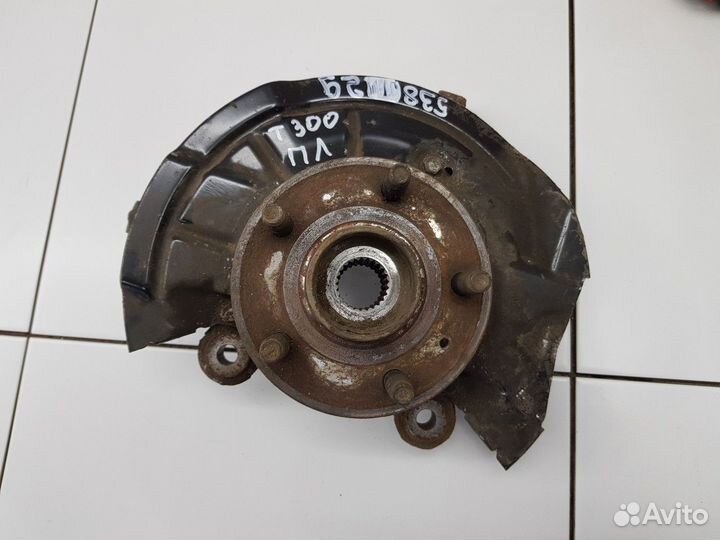 Кулак поворотный передний левый