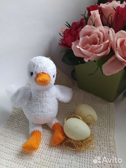 Гусь обнимусь вязаный