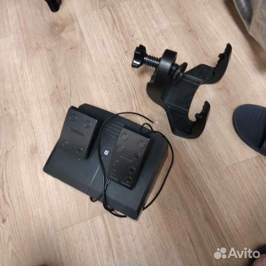 Игровой руль с педалями
