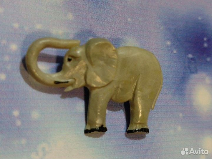 Значок СССР. Слон. Пластик