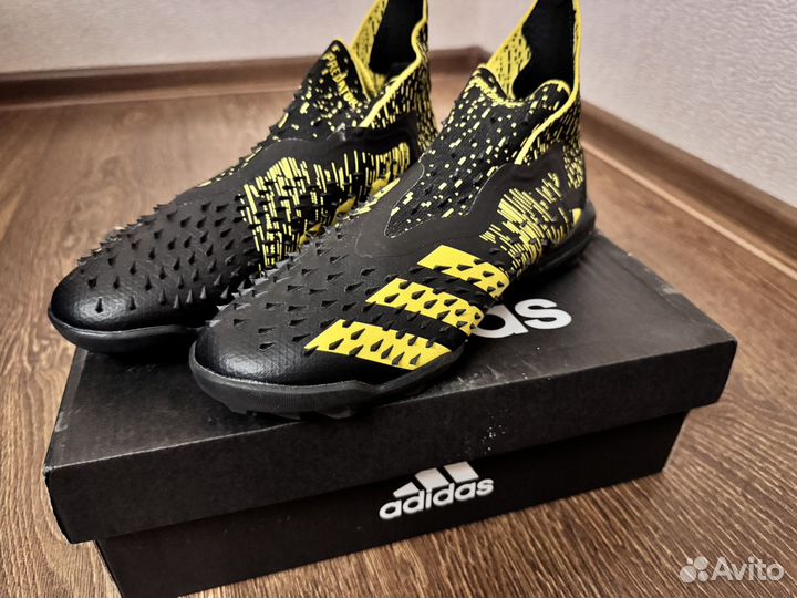 Бутсы adidas predator freak