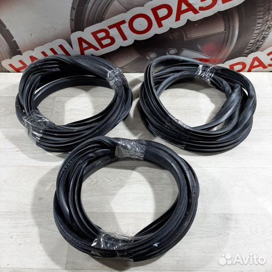 Уплотнитель кузова Renault Fluence 2012