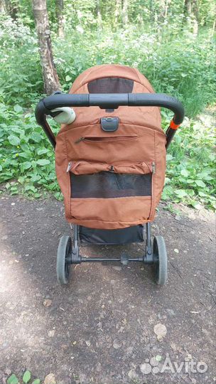 Прогулочная коляска с перекидной ручкой
