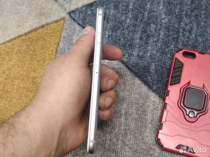 Телефон iPhone 6s