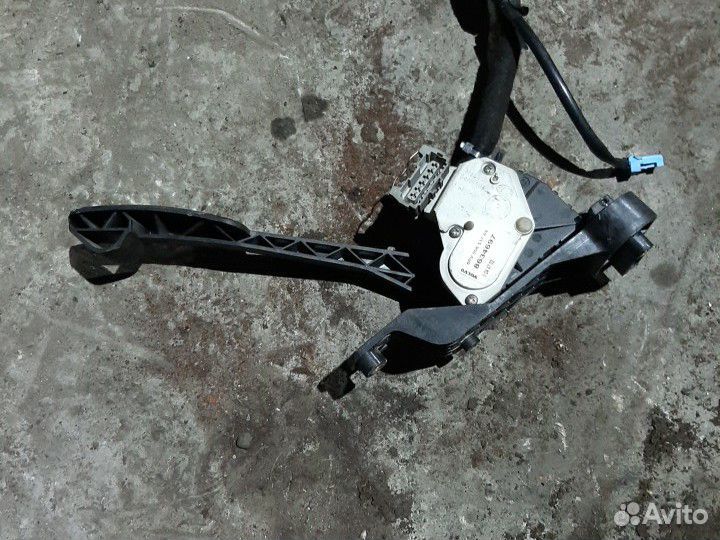 Педаль газа Volvo XC90