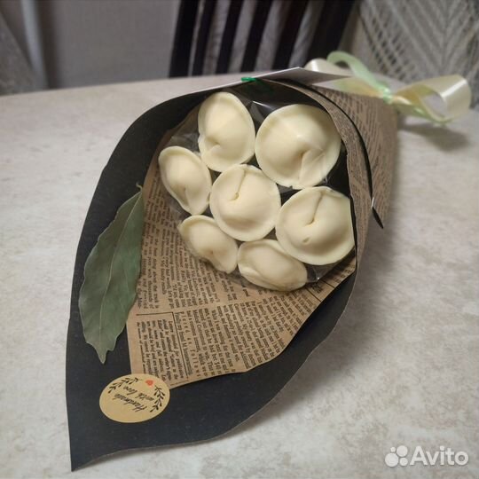 Букет из шоколадных пельменей