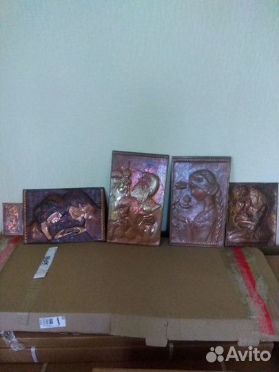 Чеканки и картины