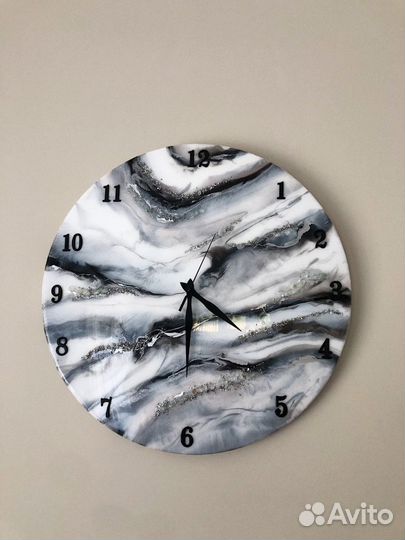 Часы настенные из эпоксидной смолы