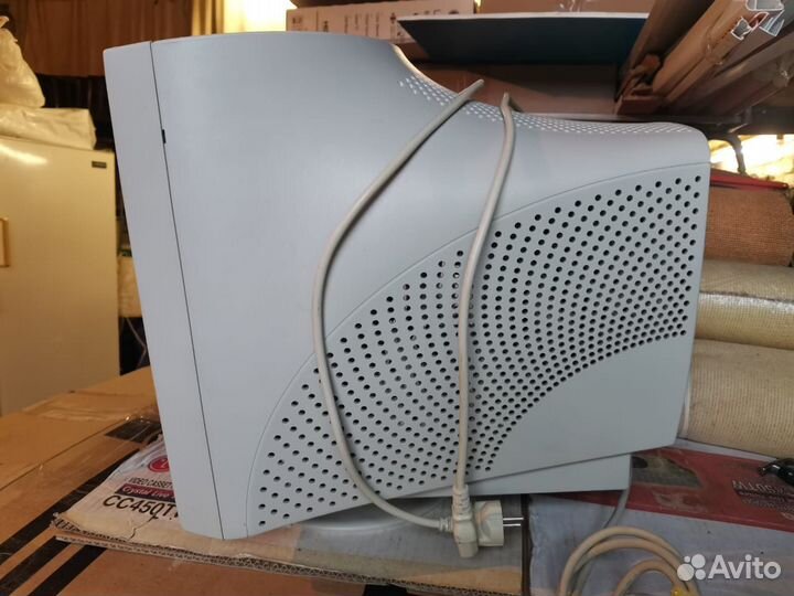 Монитор Samsung SyncMaster757 nf