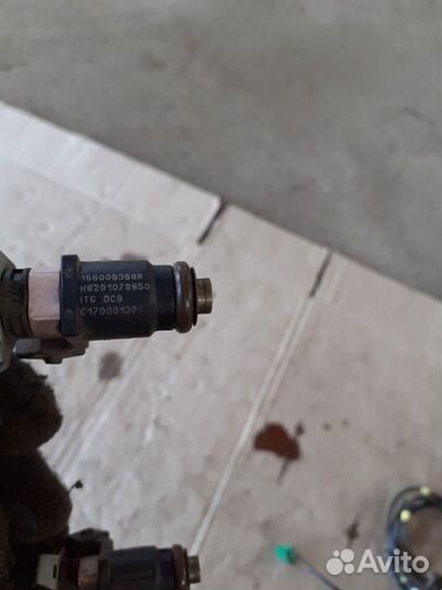 Форсунка топливная Рено Дастер 2.0 бензин