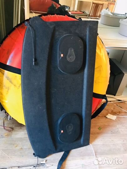 Полка задняя на бмв 116 с колонками jbl