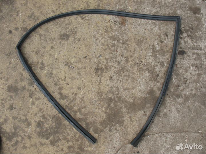Уплотнитель стекла двери Kia Spectra/Shuma 2