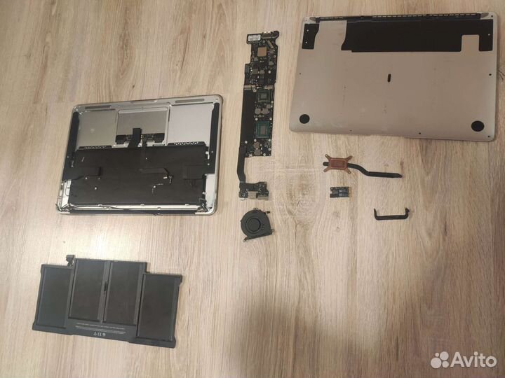 Macbook Air 13 2015 A1466 по запчастям все рабочее