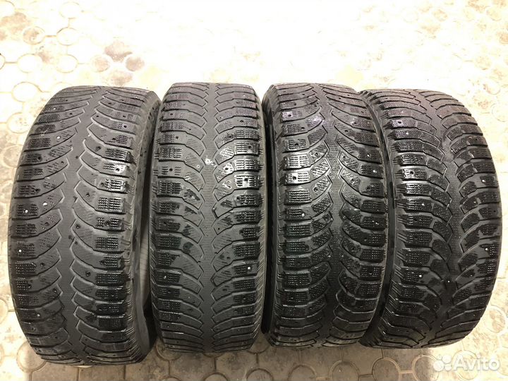 Bridgestone Blizzak Spike-01 225/60 R17