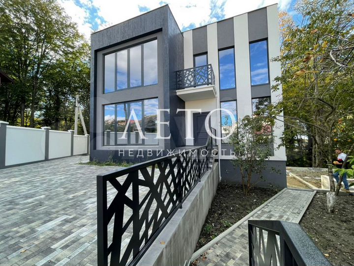 Коттедж 221,6 м² на участке 4,7 сот.