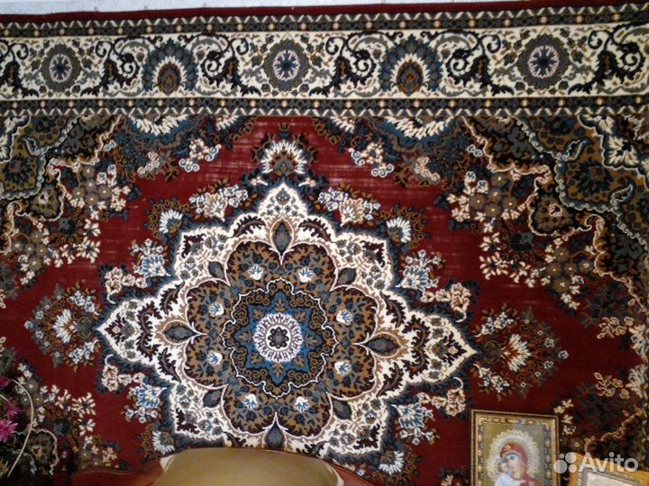 Продается ковер размером 2х3 м