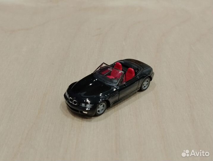 A25) BMW Z3 E36/7 (1995-2002) Cabrio, black\red