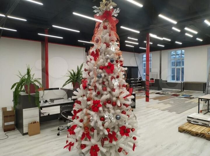 Помещение с габ площадью 563,6 м²