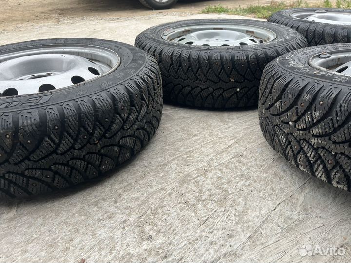 Продам зимнюю резину на штампах