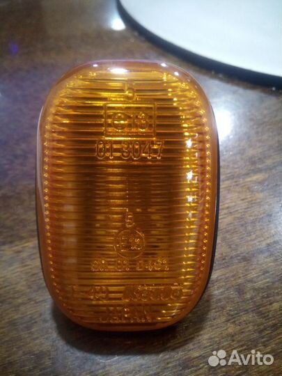 Продам боковой указатель поворота Toyota