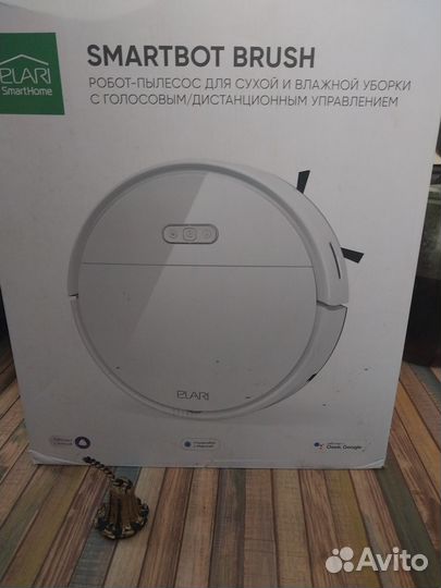 Робот пылесос elari рабочий, можно на запчасти