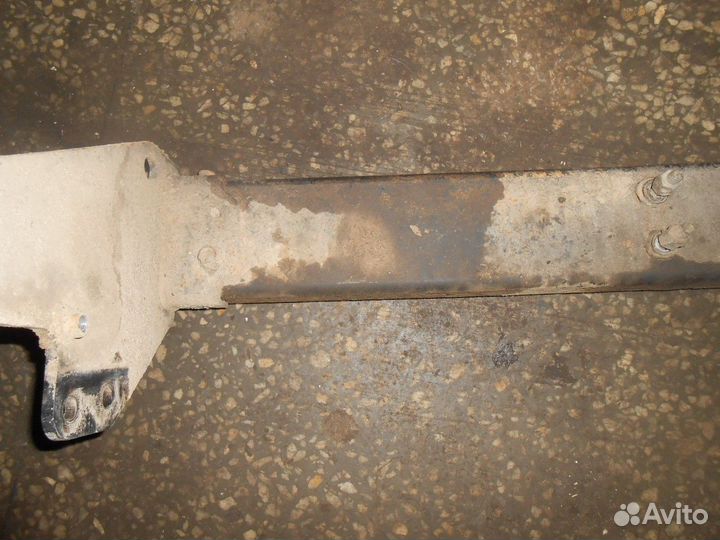 Усилитель заднего бампера (Toyota Hilux)