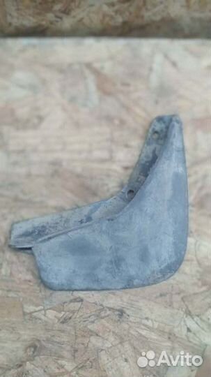 Брызговик задний правый Chevrolet Aveo T200 1.2