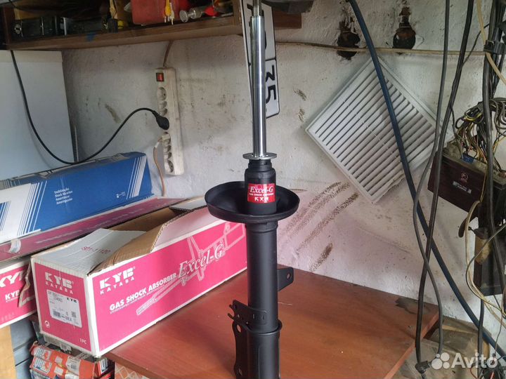 Амортизатор KYB 334063 toyota