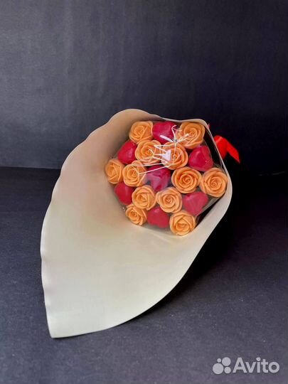 Шоколадные Розы и Сердца - 19 шт в Букете