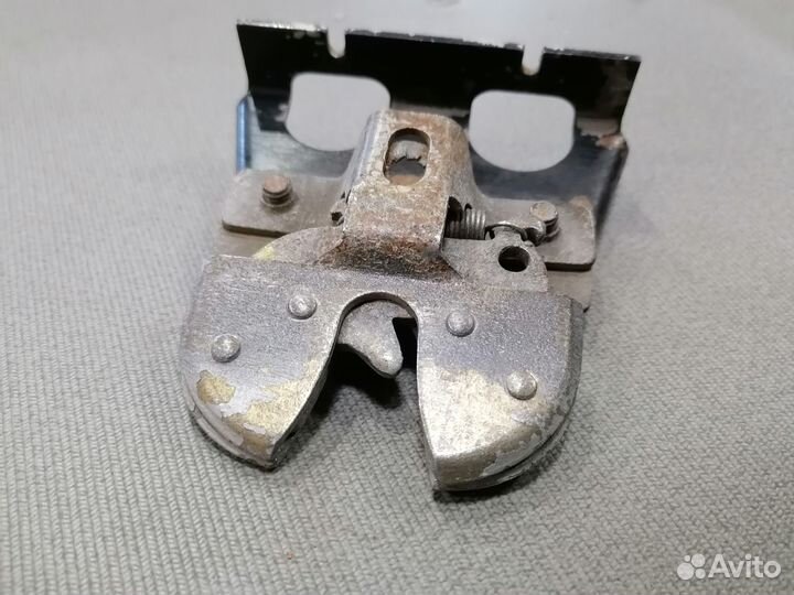 Замок капота Volvo 343 1984-1991