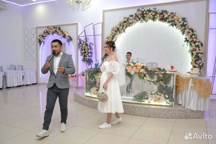 Ведущий Руслан Махмудов - Фото - Моментальное