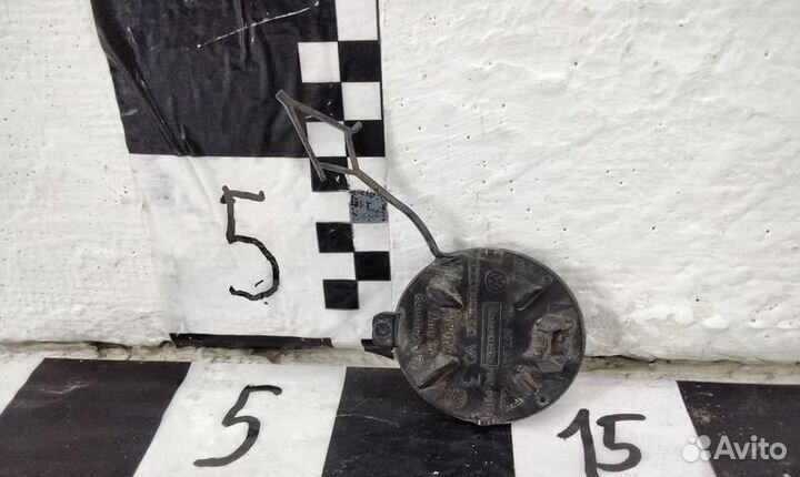 Заглушка буксировочного крюка переднего бампера Volkswagen Tiguan 2