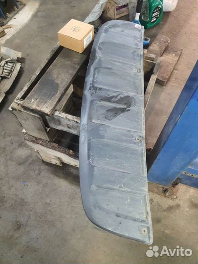 Губа (юбка) переднего бампера audi q7 4L