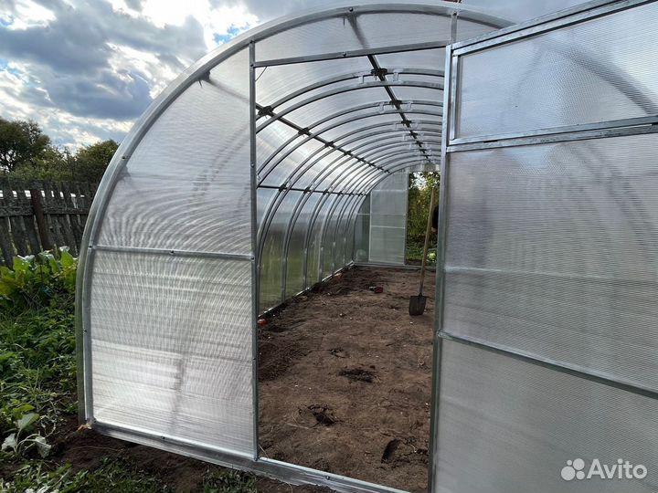 Теплица с поликарбонатом