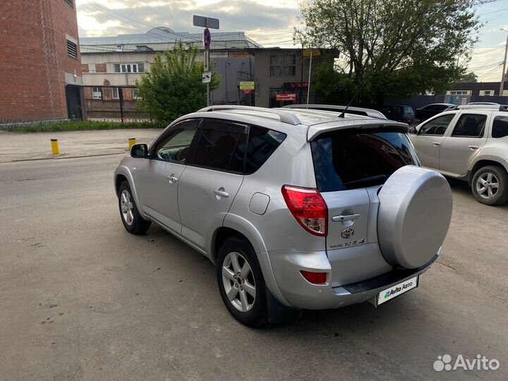 Toyota RAV4 2.4 AT, 2008, 180 200 км