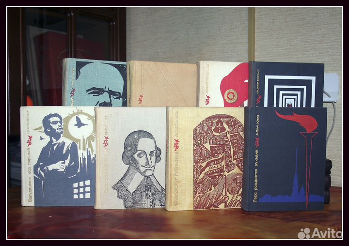 Книги из серии Пламенные революционеры