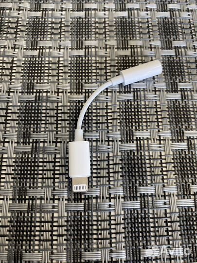 Переходник адаптер Apple Lightning-mini jack 3.5