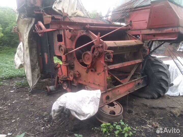 Комбайн Нива