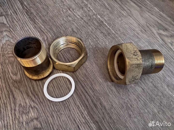 Переходники из латуни с накидной гайкой