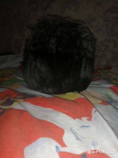 Женские меховые шапки