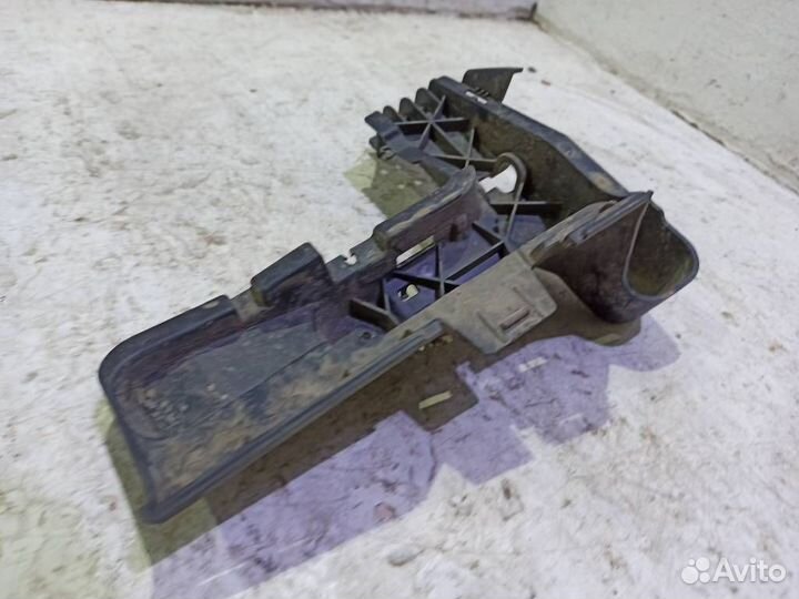 Кронштейн заднего бампера