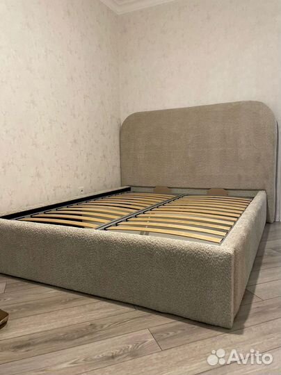 Кровать двухспальная в наличии и на заказ. Доставка