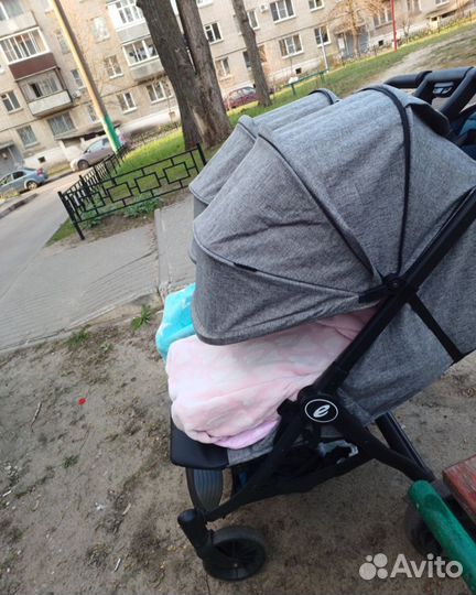 Прогулочная коляска для двойни
