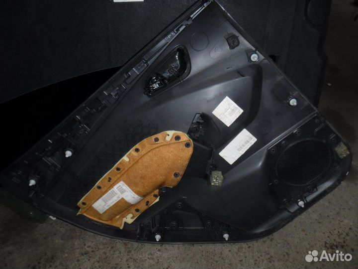 Обшивка двери задняя правая Ford Focus 3 xqda 2012