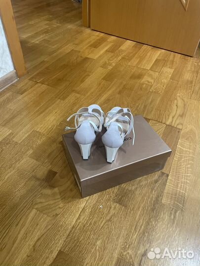 Босоножки женские