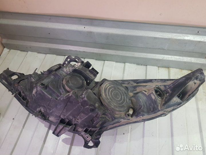 Фара правая Peugeot 207 2006-2011