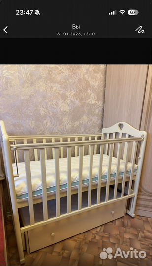 Детская кроватка с маятником и ящиком