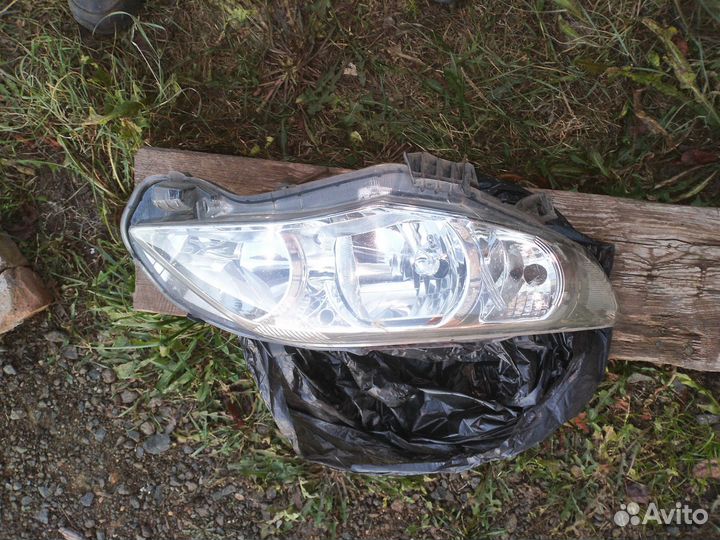 Фары Toyota Corolla