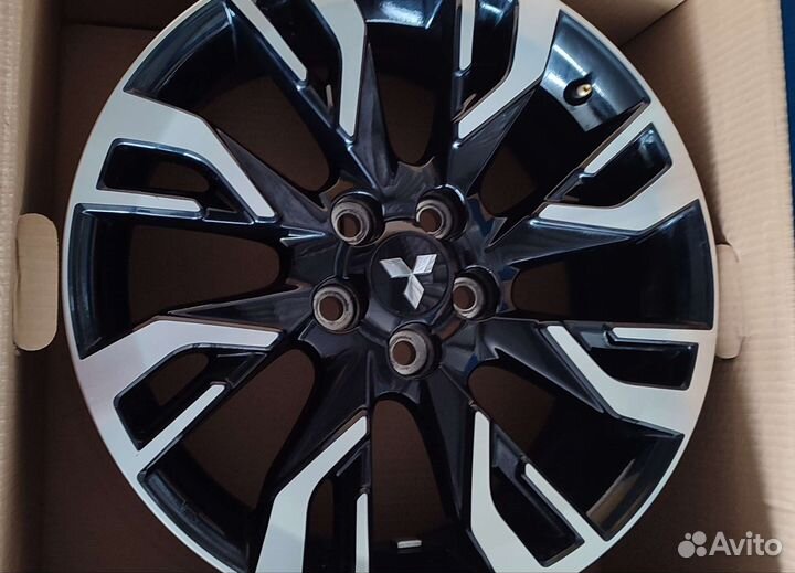 Mitsubishi Outlander диски R18