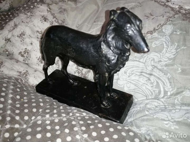 Статуэтка собака